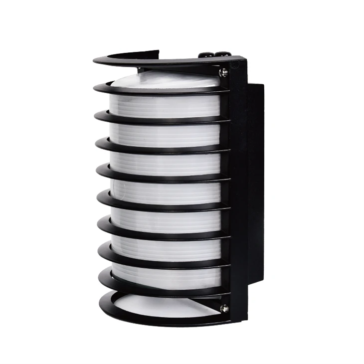 Vegglampe i antikk messing